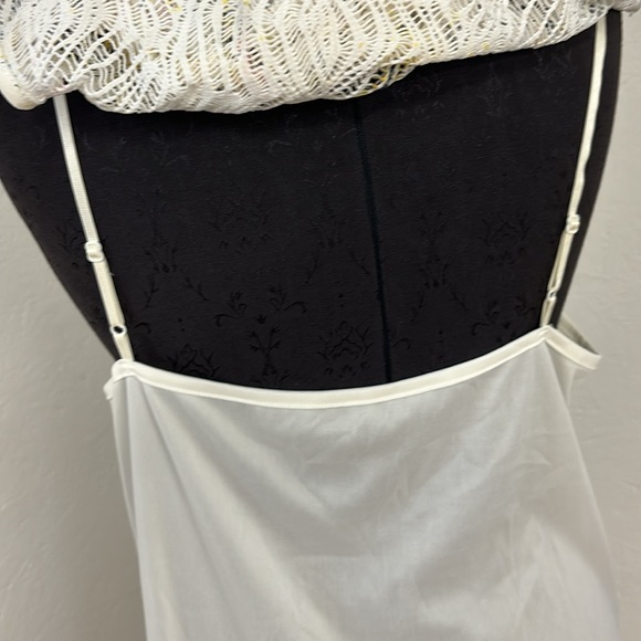 Reba V Neck Dress - Picture 10 of 12